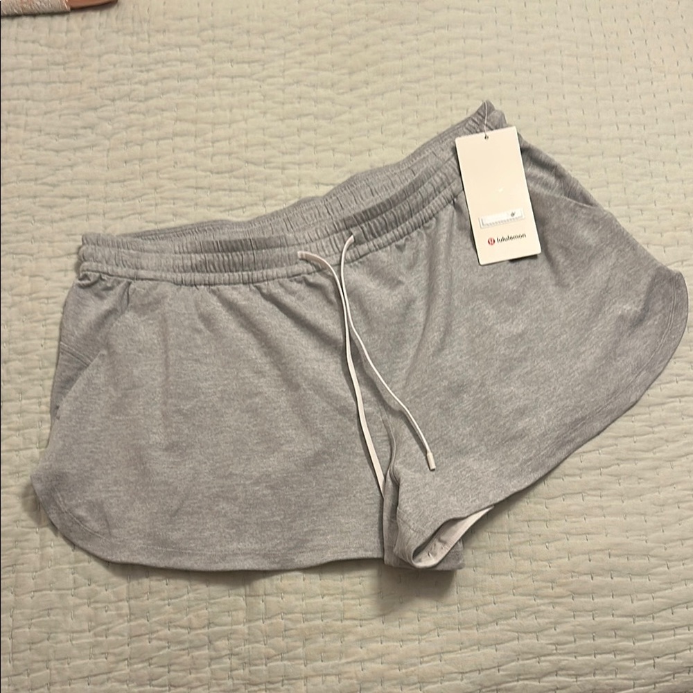 Soft Jersey Mid-Rise Curved-Hem Short 3"